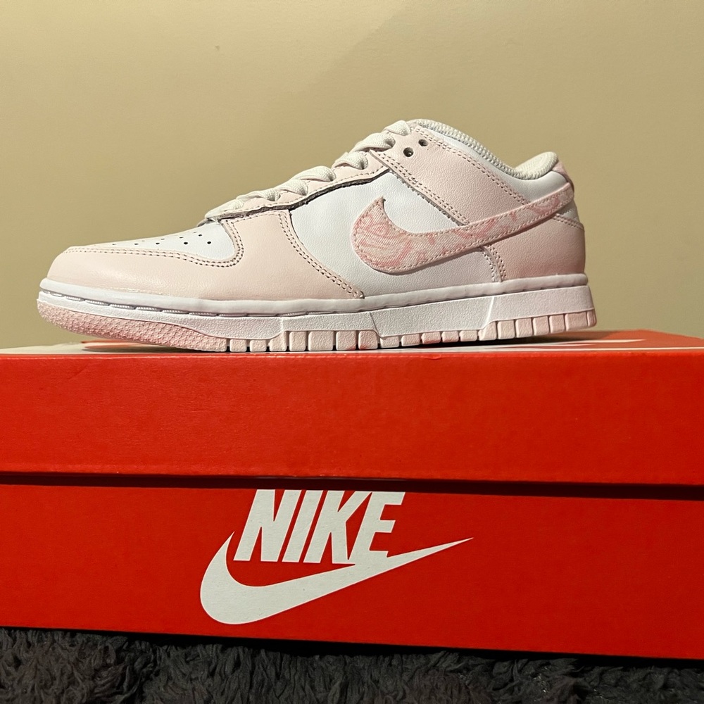 NIKE DUNK LOW ESSENTIAL PAISLEY PACK PINK